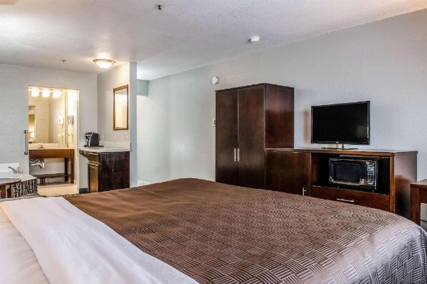 Clarion Hotel By Humboldt Bay image 30